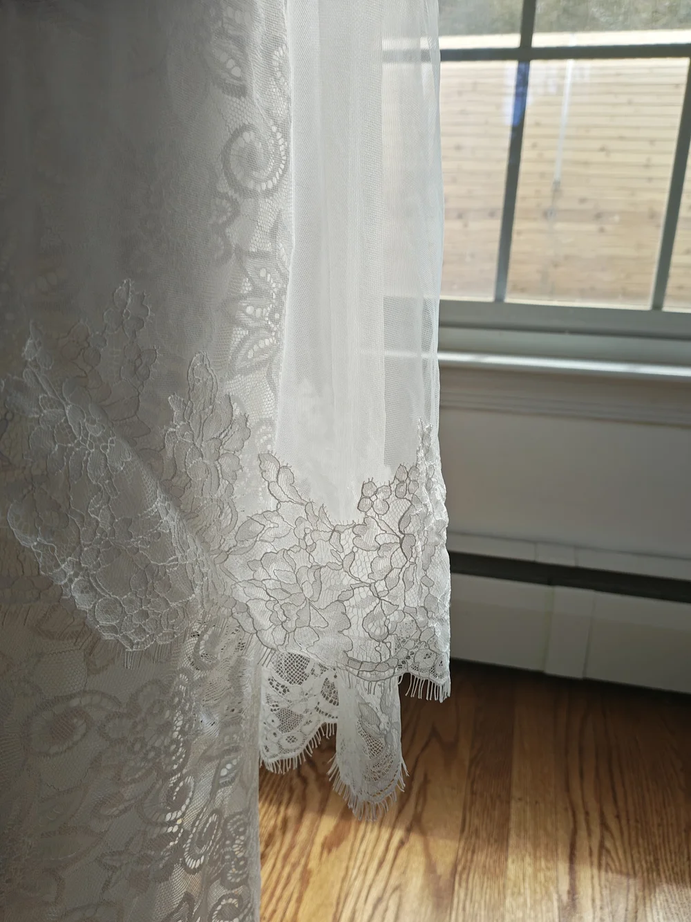 Elegant Mantilla Lace Edge Bridal Veil -  Creamy White - Picture 9 of 11